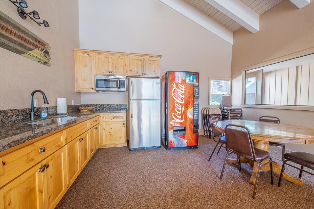 Fully Renovated! St Anton #17 Ski In Ski Out 1 Bedroom 1 Bathroom Condo! Sleeps Up To 4! Mammoth Lakes Buitenkant foto